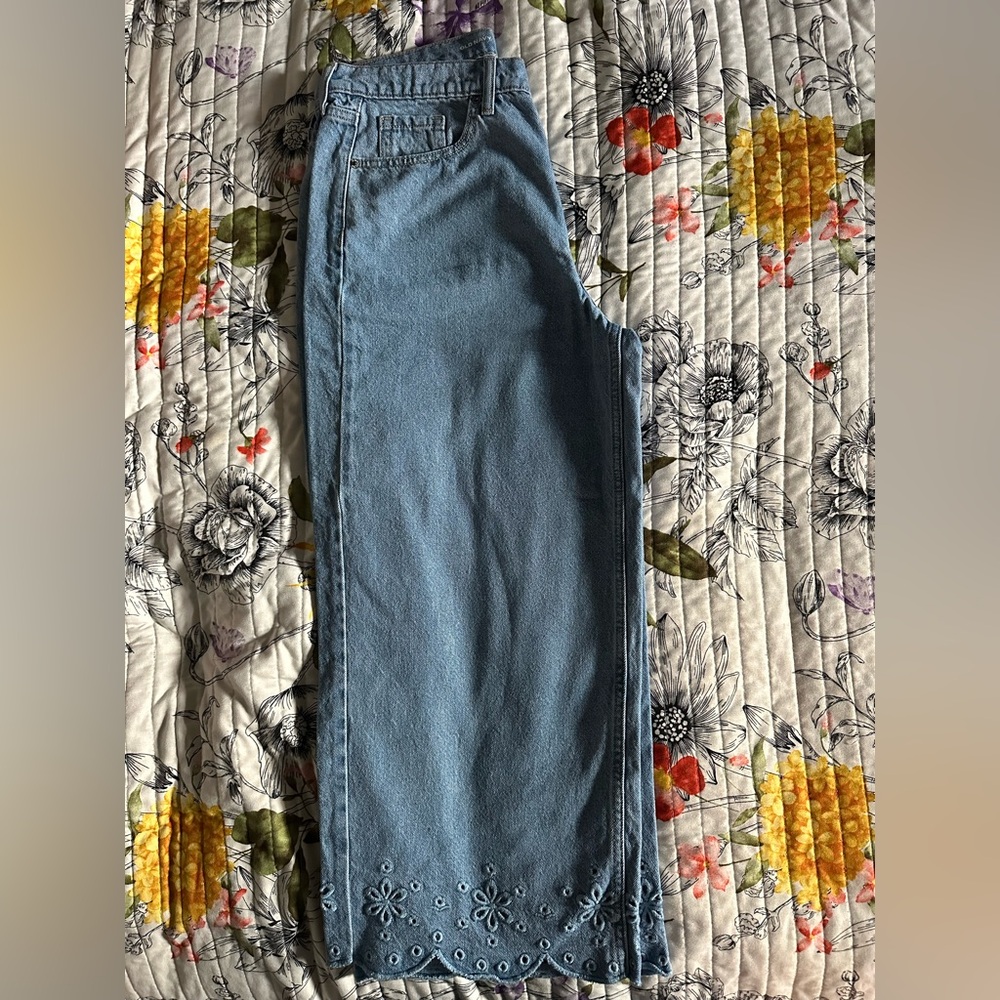Old Navy Blue Women Jeans with Eyelet Floral